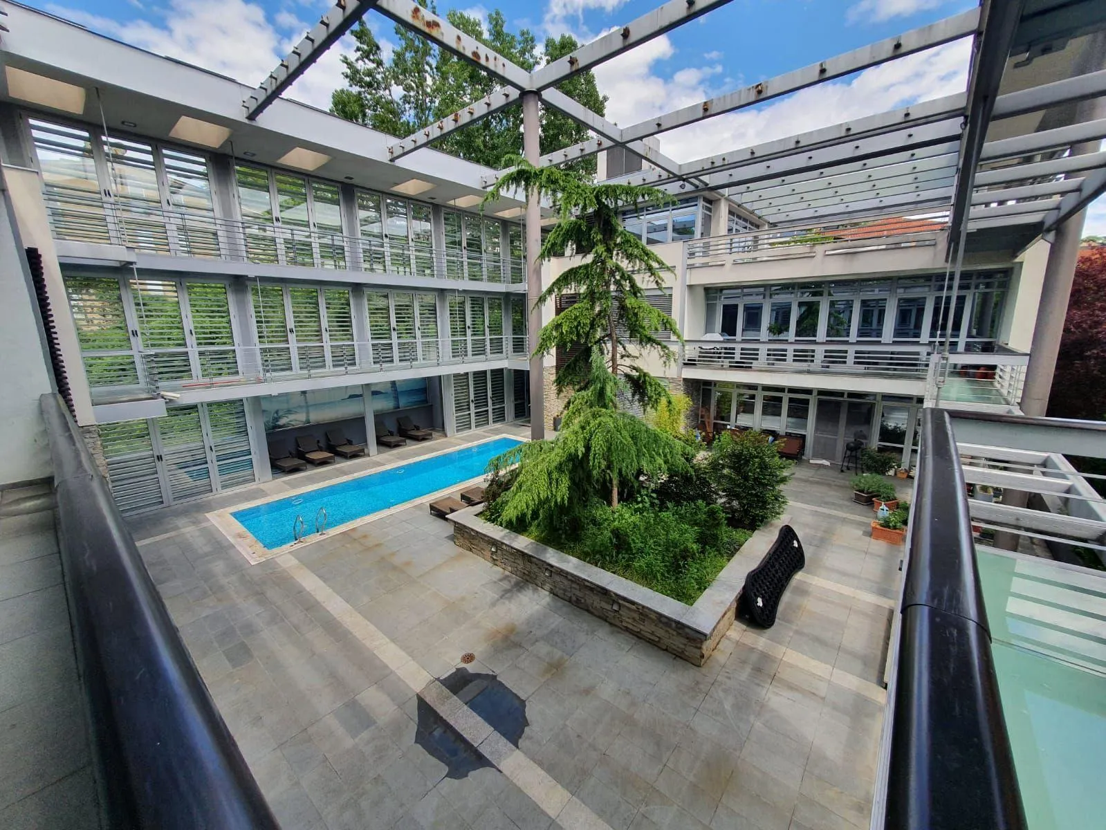 Nekretnina Beli dvor (Savski Venac)