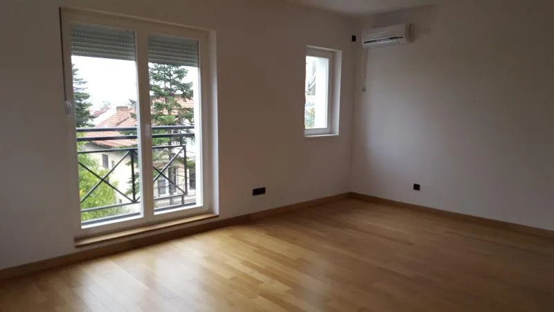 Nekretnina Voždovačka crkva (Voždovac)