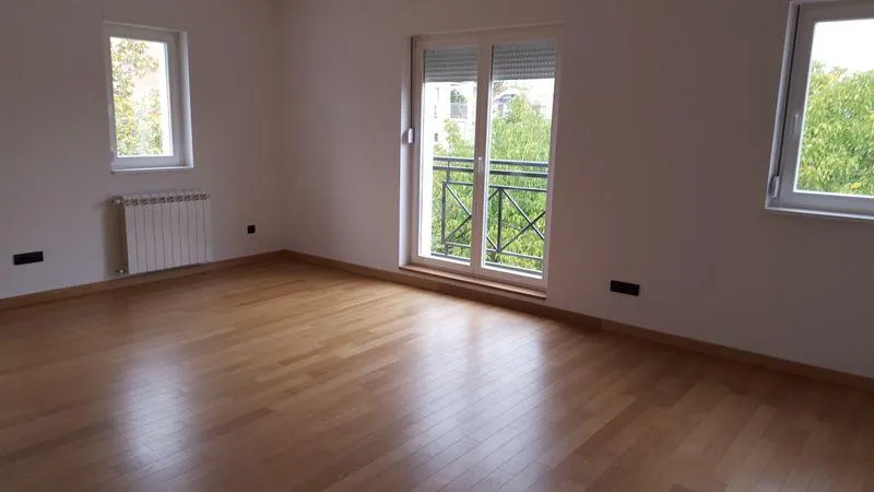Nekretnina Voždovačka crkva (Voždovac)
