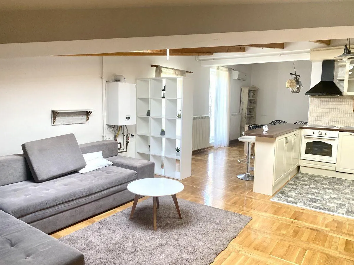 Nekretnina Beli dvor (Savski Venac)